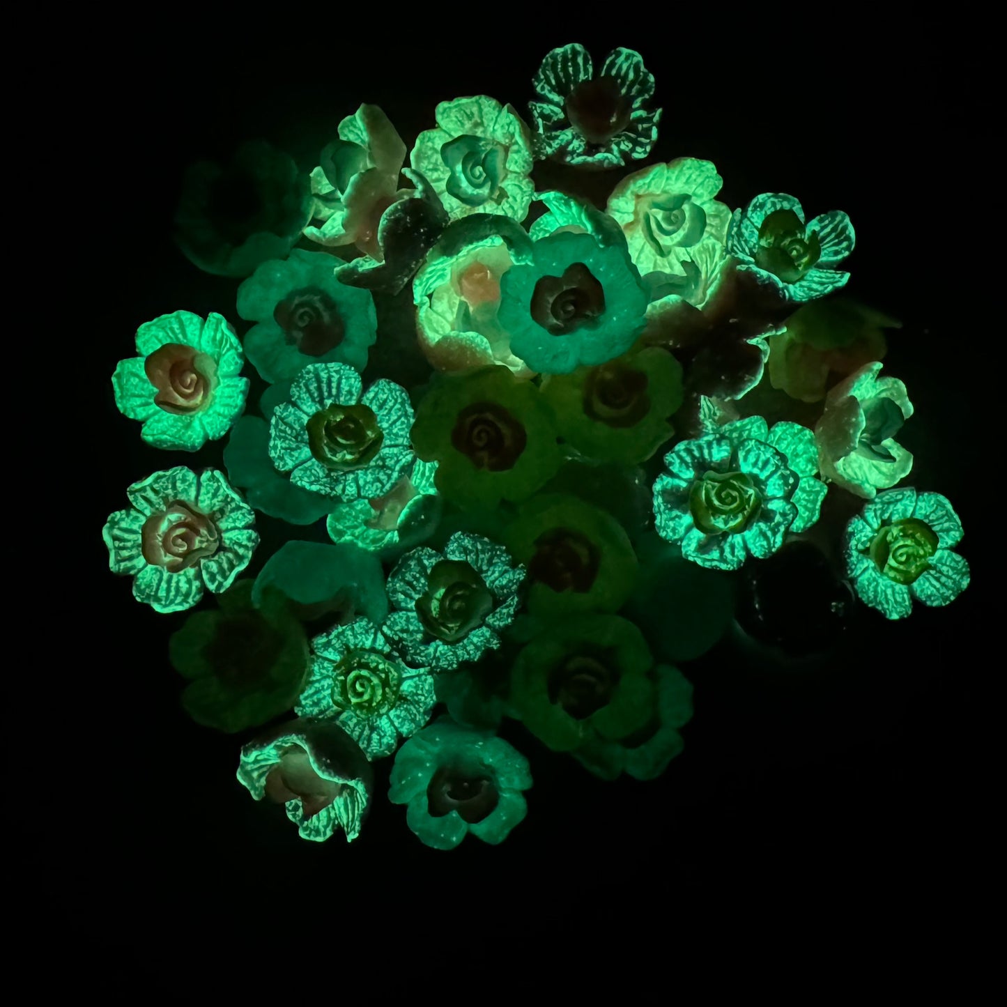 19mm Luminous Raised Center Resin Rose Flower Flatback Cabochon. Perfect for Your DIY for Phone Cases Water Bottles Scrapbook Hair Accessory