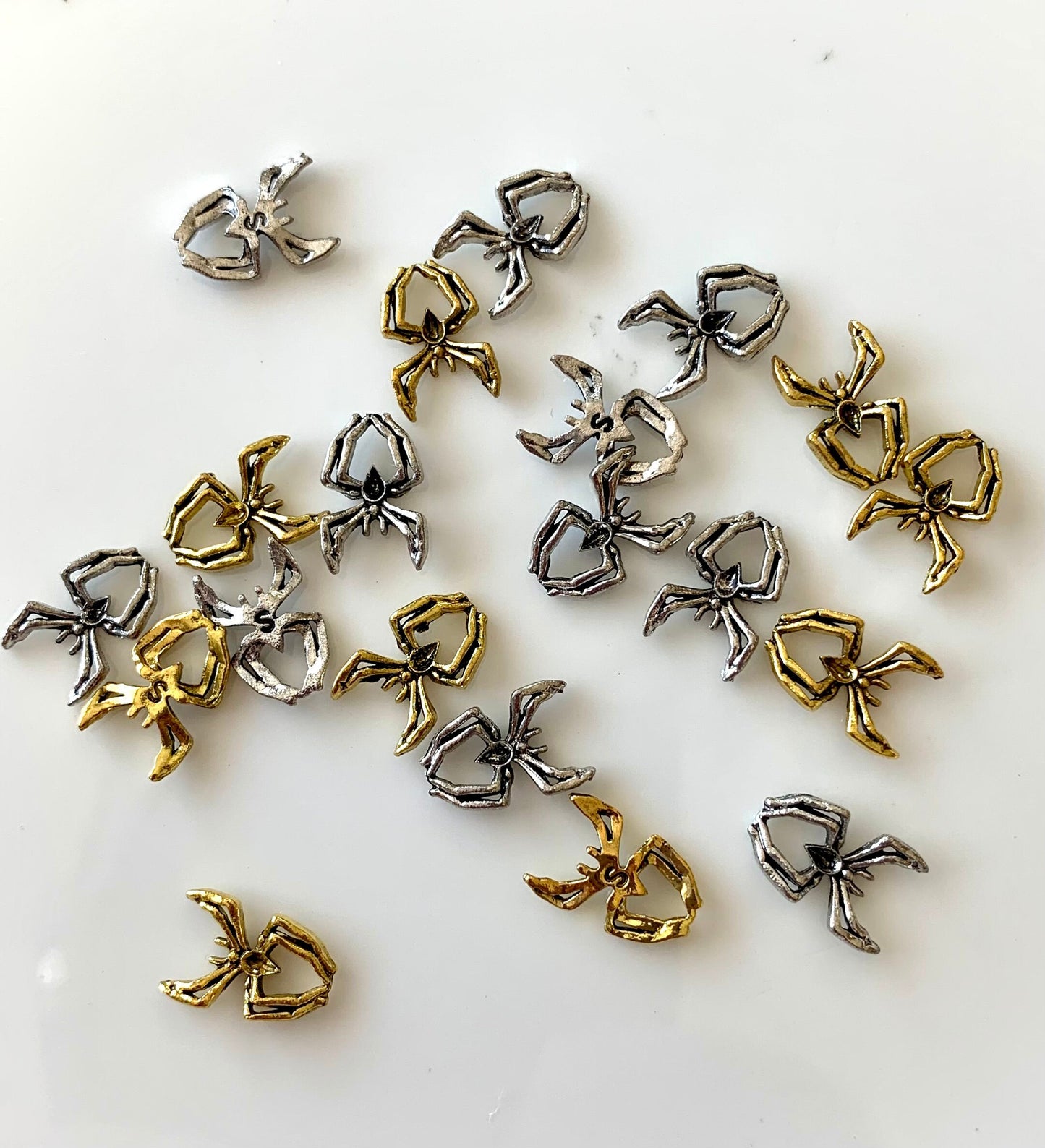 5 Pieces Metal Spiders Charms Silver or Gold Cute Nail Art Decorations DYI