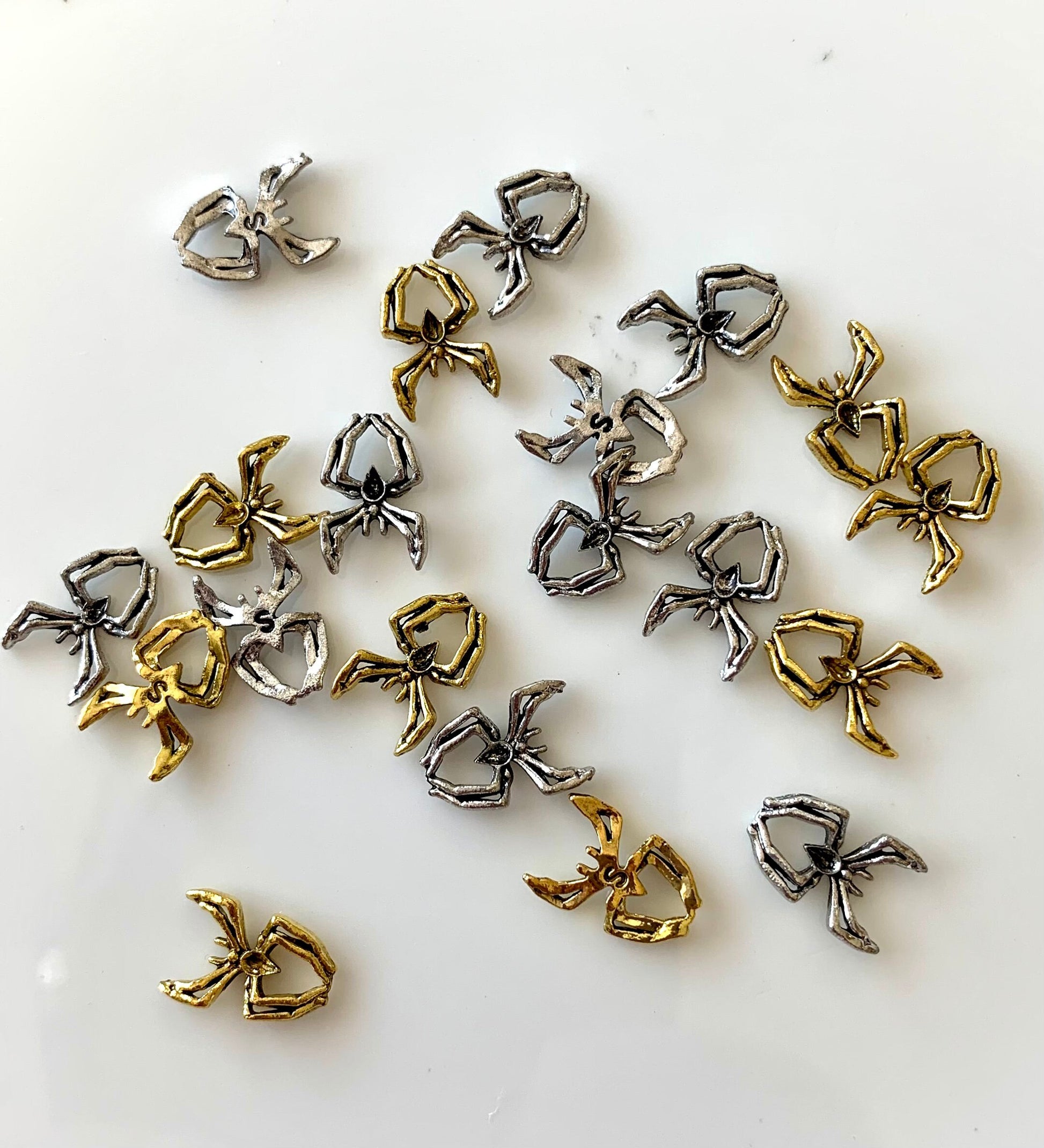 5 Pieces Metal Spiders Charms Silver or Gold Cute Nail Art Decorations DYI