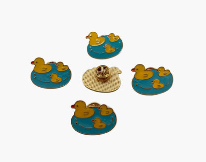Enamel Duck Pin Family with Momma and Babies on a Pond Rubber Duckie Style Cabochon DYI Scrapbook Hair Accessory Decorative Cruising Ducks